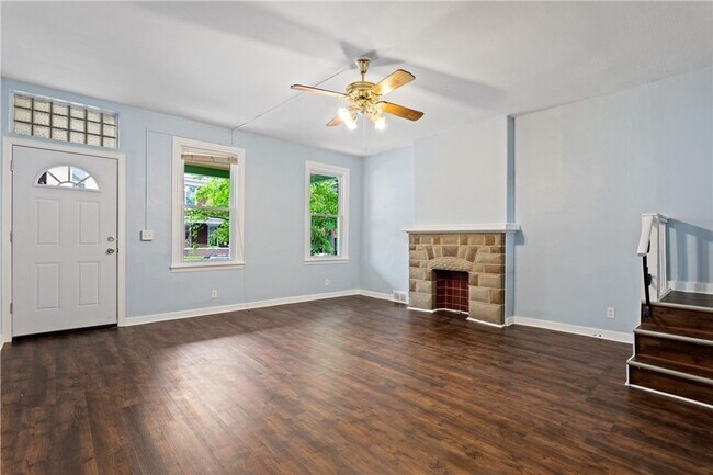 Building Photo - Beautiful Renovated 5 Bedroom House!