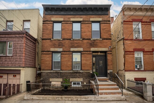 Building Photo - 6116 Tyler Pl