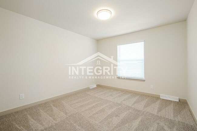 Building Photo - 6475 W Kingsley Ave