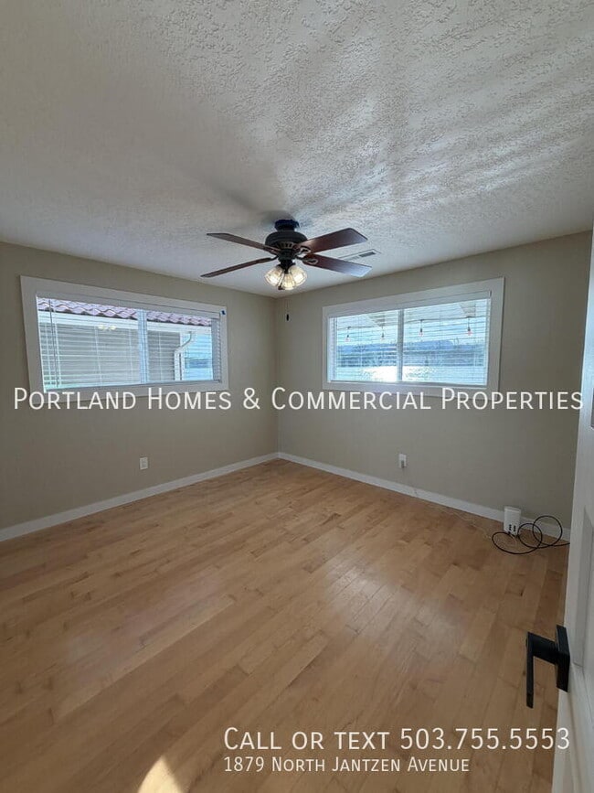 Building Photo - 1879 N Jantzen Ave