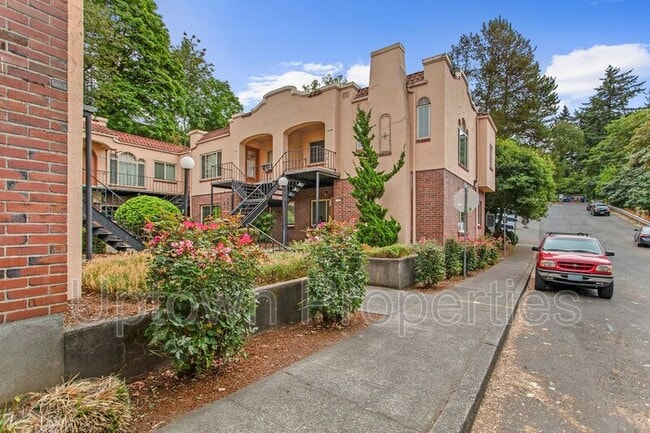 Building Photo - 1322 NE 68th Ave