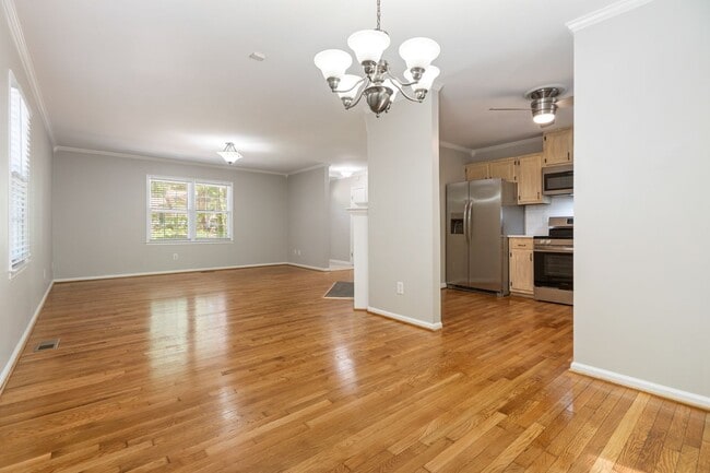 Building Photo - Renovated 3 Bed Ranch Style with large Fenced-in yard!