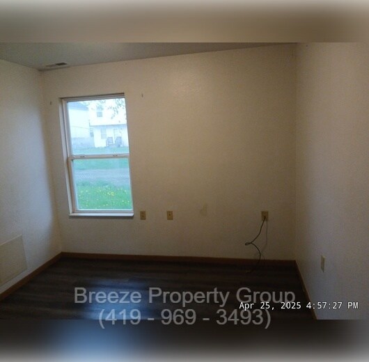 Building Photo - 1863 N Erie St