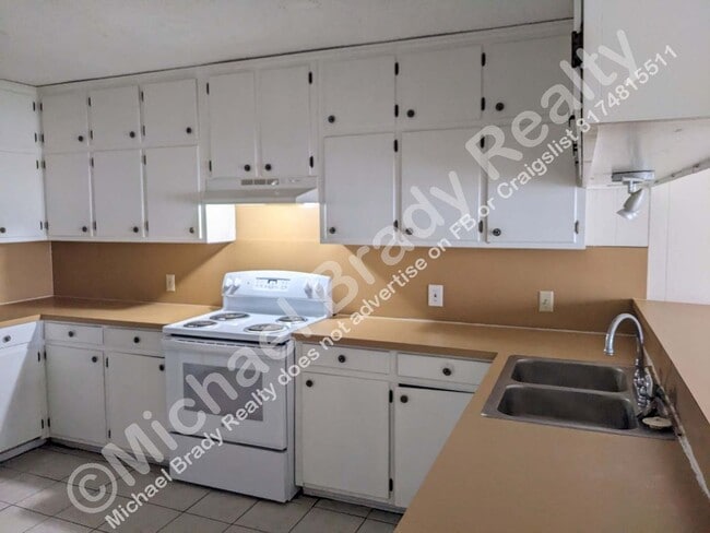 Building Photo - 3262 Matthews Dr