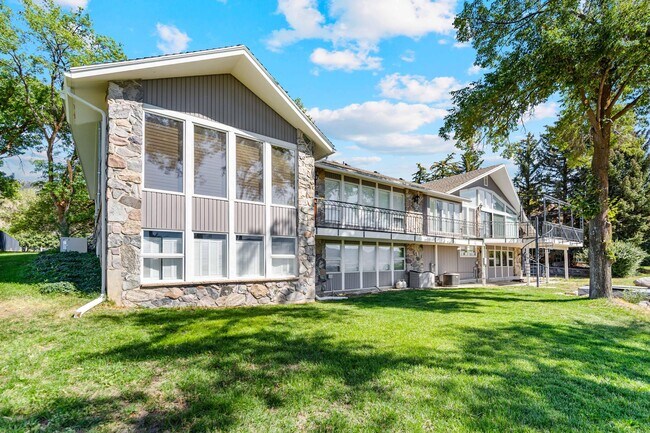 Building Photo - 531 Edgehill Dr