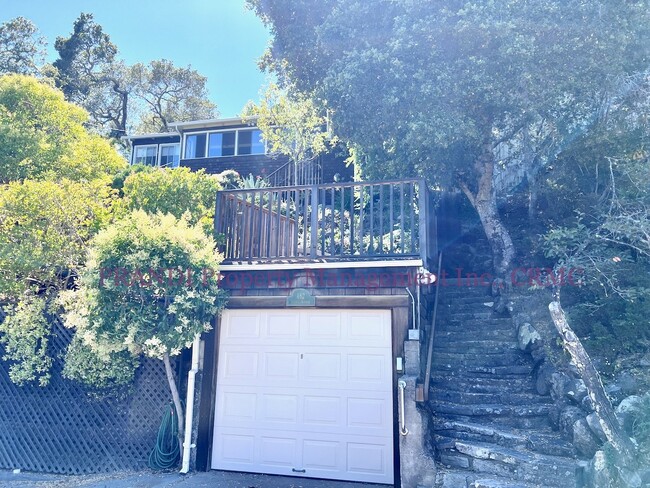 Building Photo - "Charming 2-Bedroom Retreat in San Anselmo...