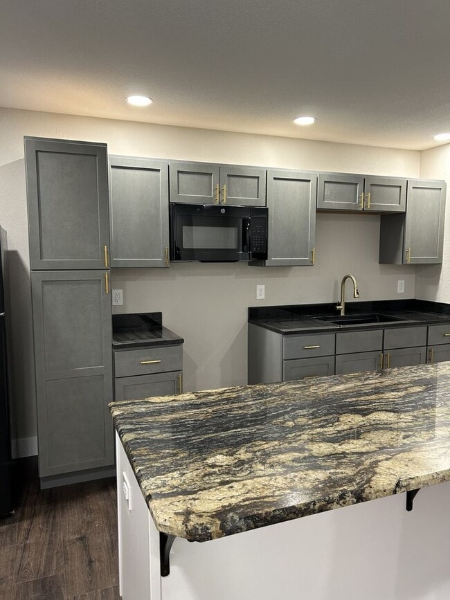 Building Photo - COMING SOON! Stunning 1BR/1BA House on Qui...