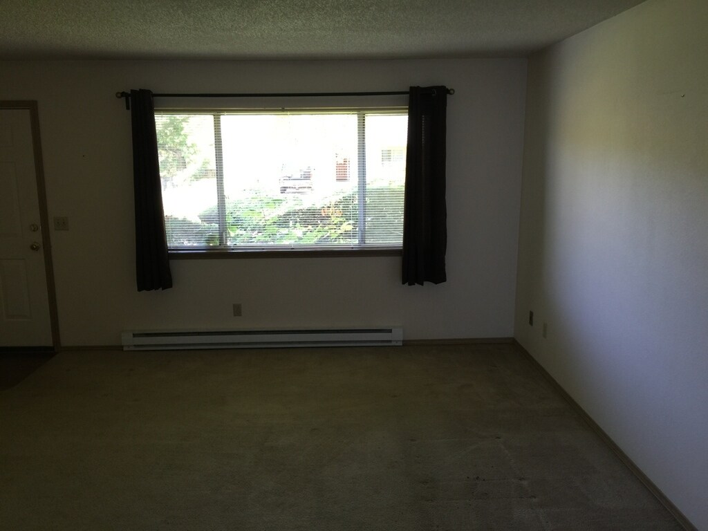 Open Living and Dining Area - 2118 19th St