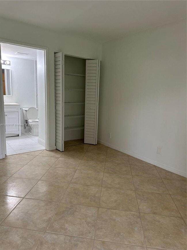 Building Photo - 801 Meadows Cir