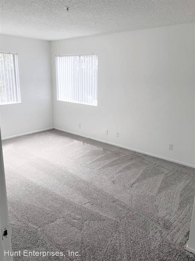 Building Photo - 8014 Mango Ave