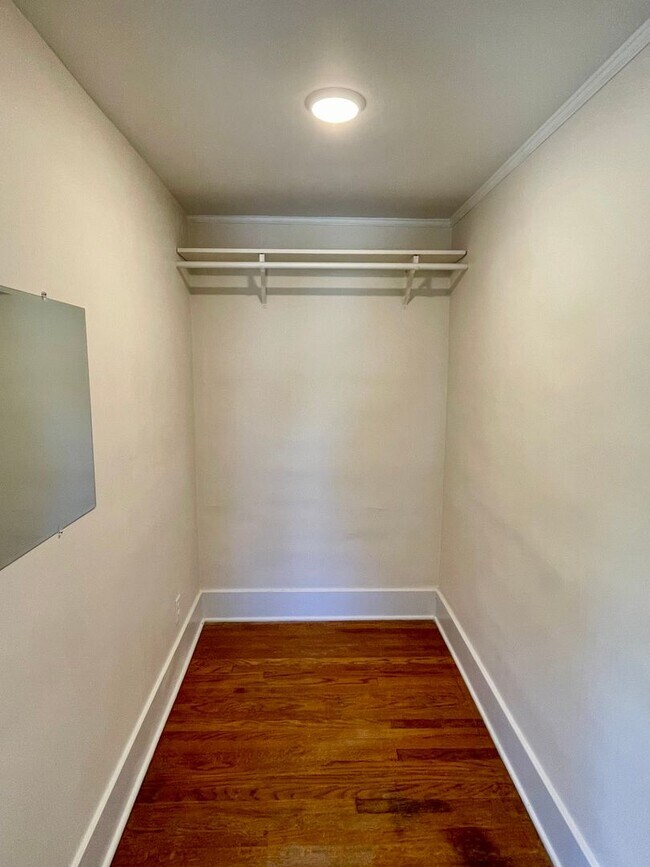 Building Photo - Beautiful & Spacious 3 Bedroom Rental Home...