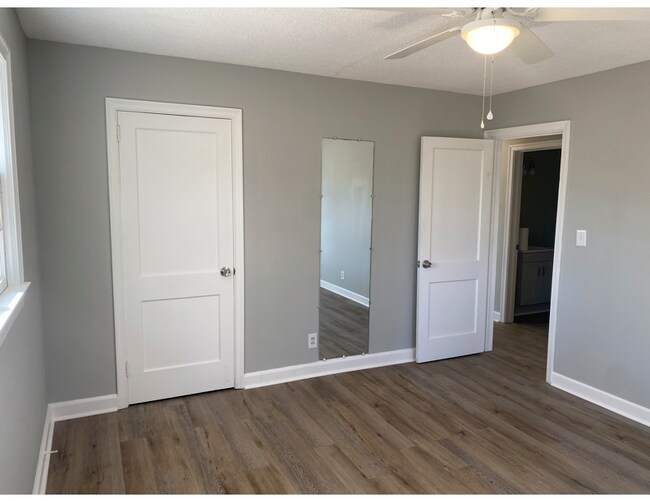 Building Photo - 3720 Manor Dr