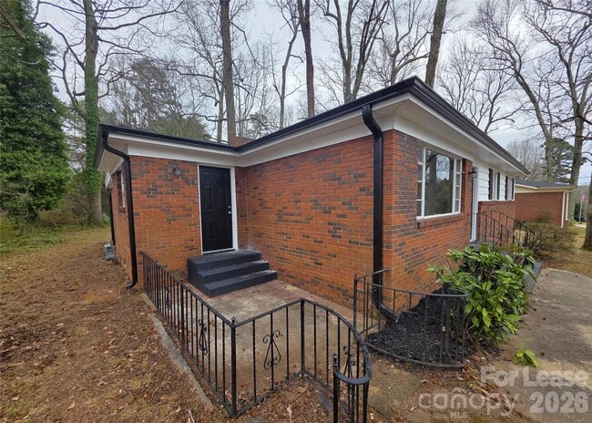 Building Photo - 1407 Sherwood Dr