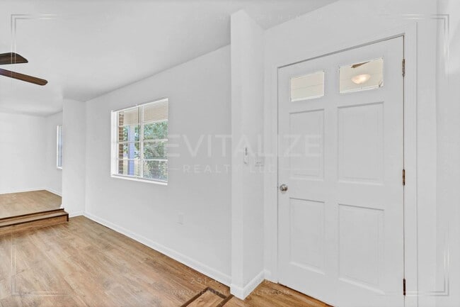 Building Photo - Fully Renovated 4 Bed / 2 Bath in Bay Mine...