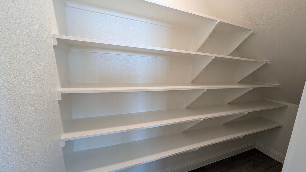 Walk in pantry - 3412 Vista Highlands Ln
