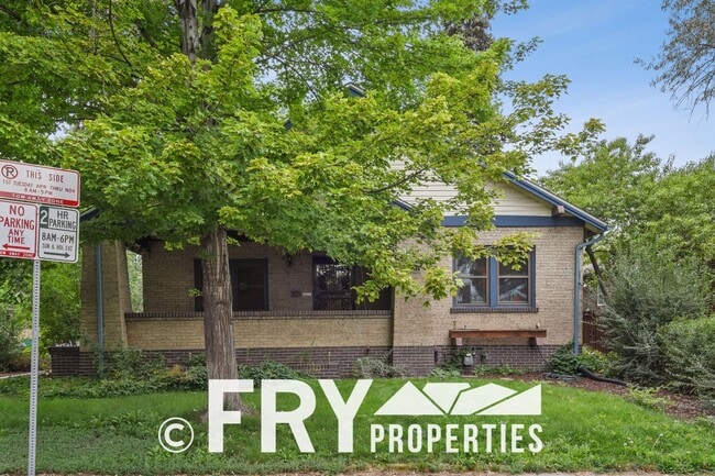 Building Photo - Classic Bungalow in Amazing Location with ...