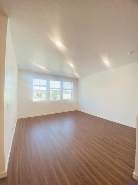 Building Photo - 234 N Nursery Ave