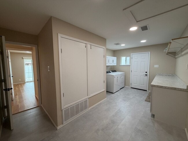 Building Photo - Beautifully Remodeled 3 Bedroom Single Story Home Available Near Golf Course Rd NW & McMahon Blvd...