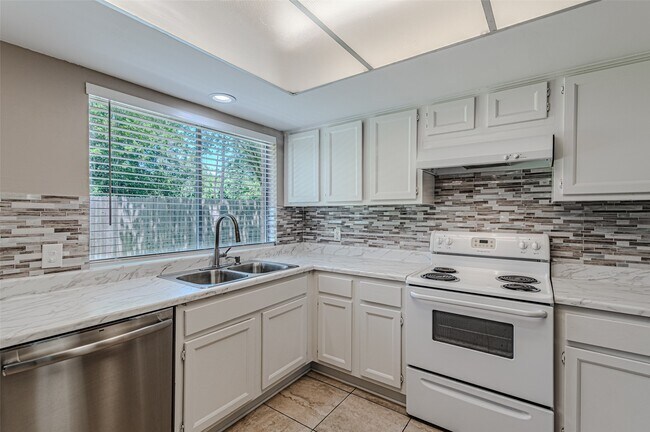 Building Photo - 18506 Creekfield Ct