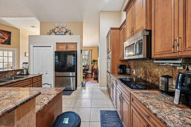 Building Photo - 3044 SW Savona Blvd