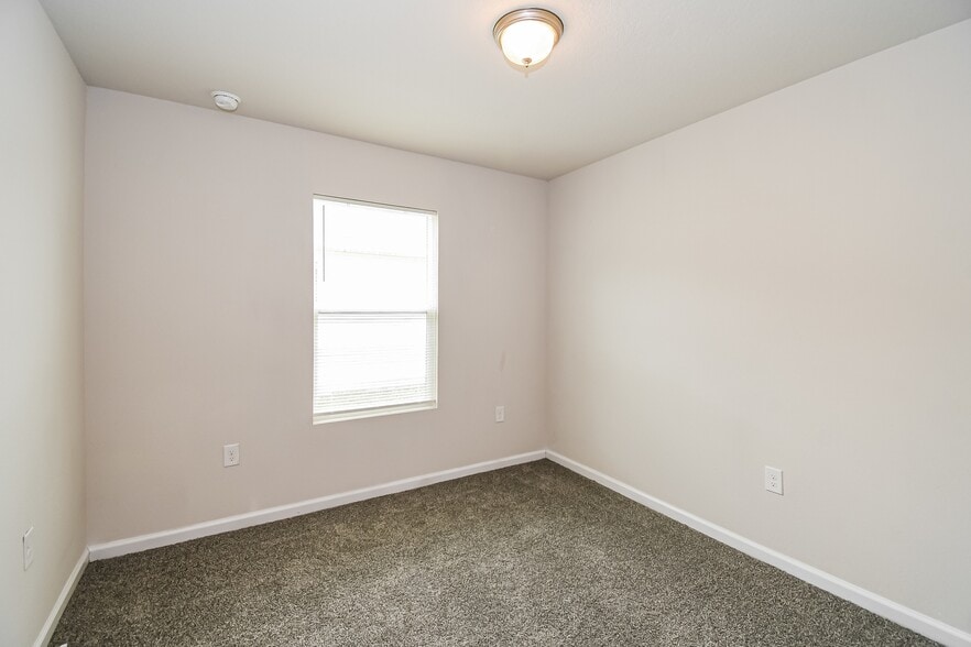 Building Photo - 45327 Red Brick Dr