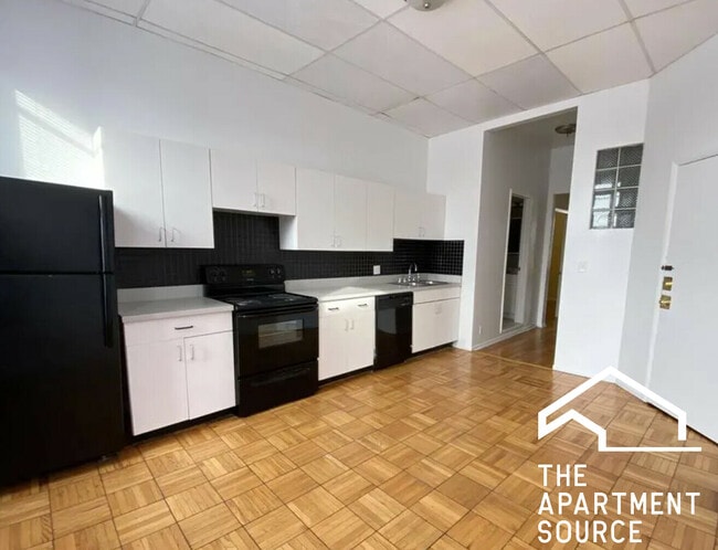 Building Photo - 1511 W Fullerton Ave