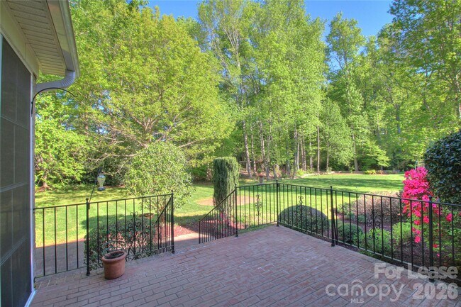 Building Photo - 1217 Weddington Hills Dr