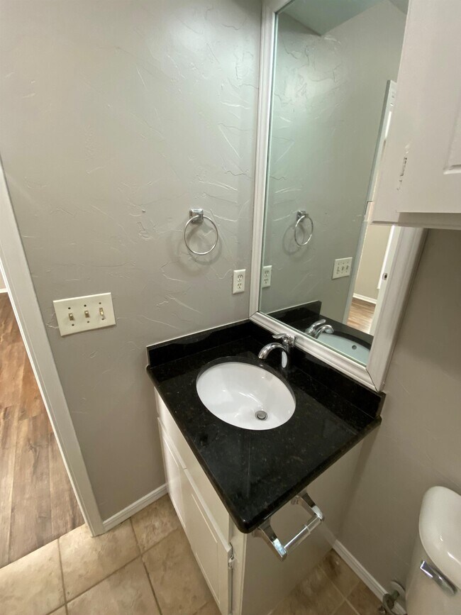 Building Photo - 10125 N Pennsylvania Ave