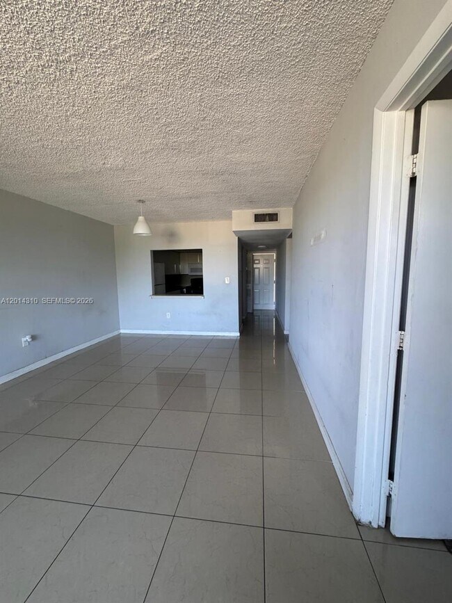 Building Photo - 10090 NW 80th Ct