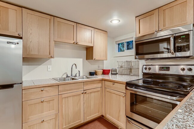 Building Photo - 1477 St Paul St