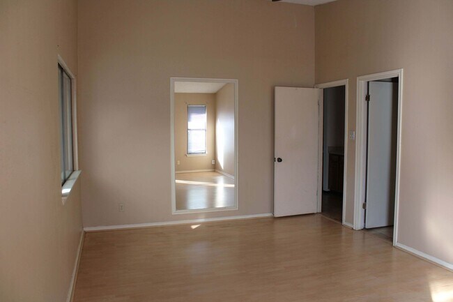 Building Photo - 4222 Clear Lake Dr