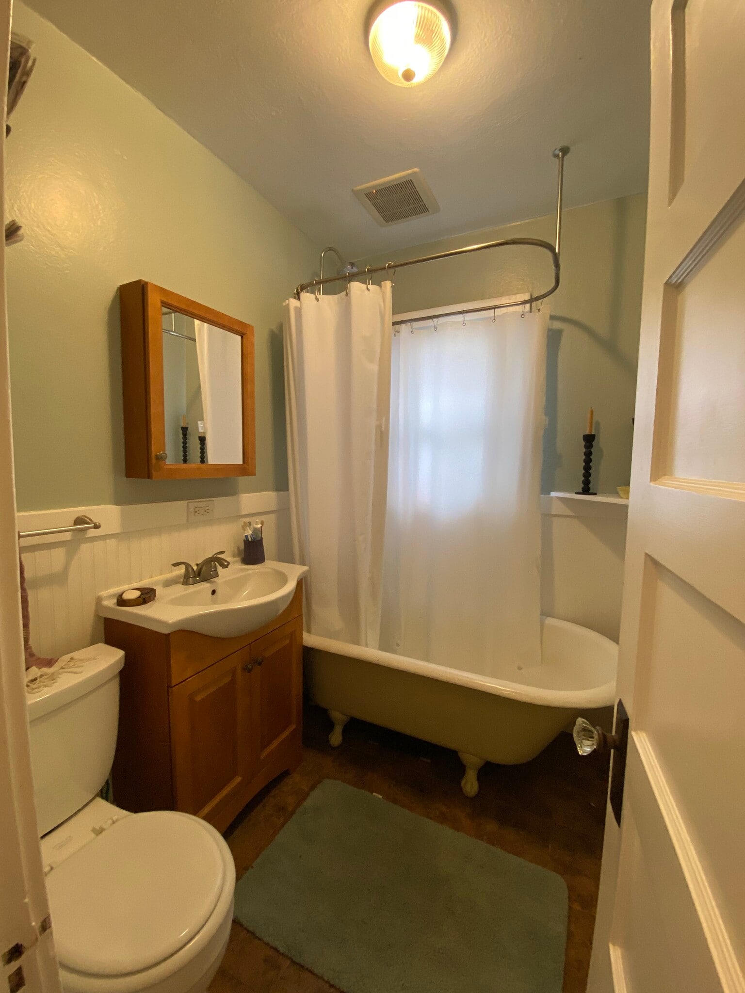 Bath - 6814 North Boston Avenue