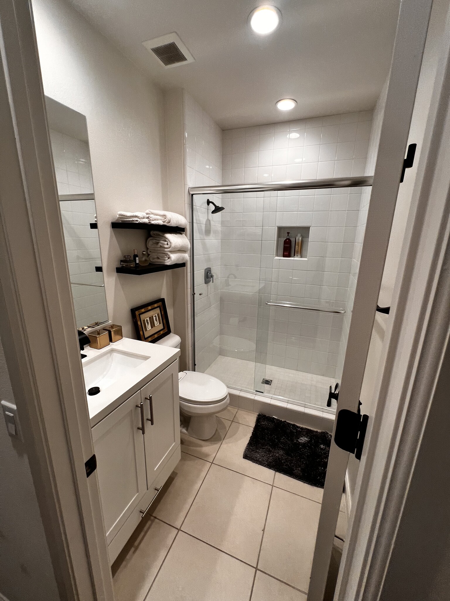 Shared Bathroom - 788 Bridle Ct