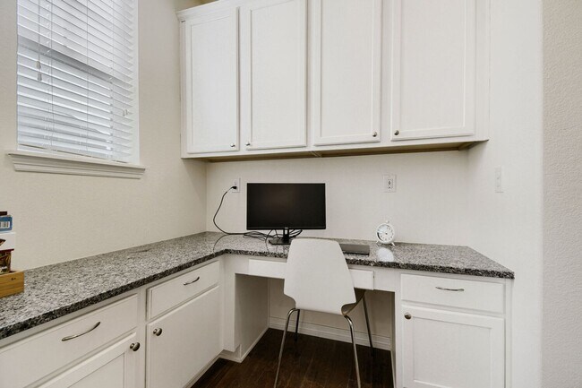 Building Photo - 677 Sundance Cir