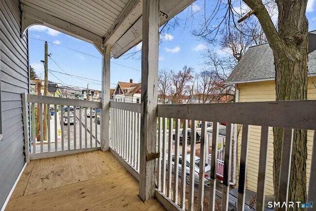 Building Photo - 27 Beacon St