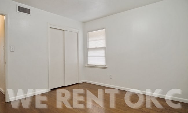 Building Photo - 132 W Jarman Dr