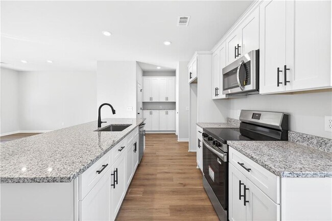 Building Photo - 548 Madison St