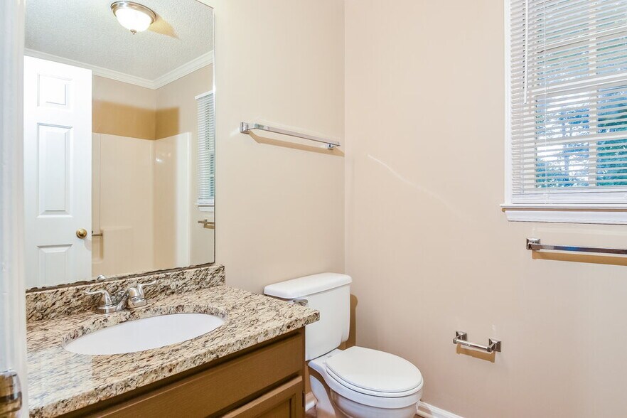 Building Photo - 107 Patio Ct