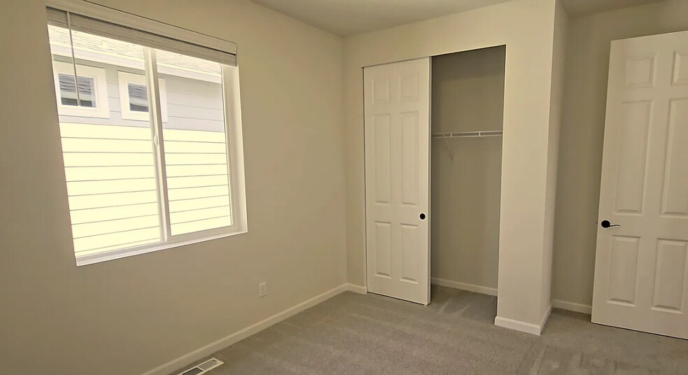 Building Photo - 14936 Tyee Dr E