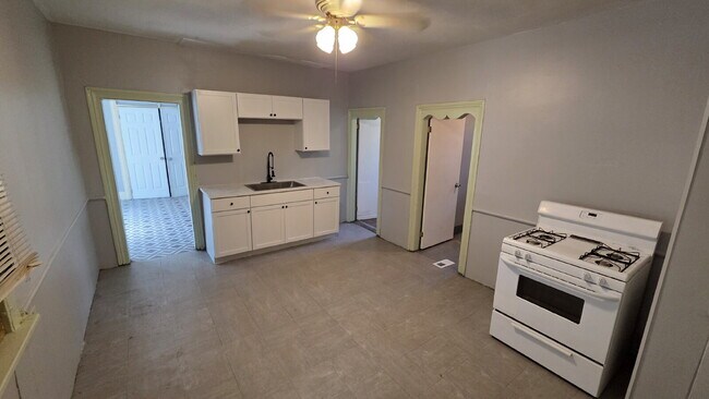 Building Photo - October Move in Special: Security Deposit only $500