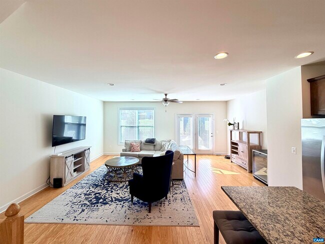 Building Photo - 133 Junction Ln