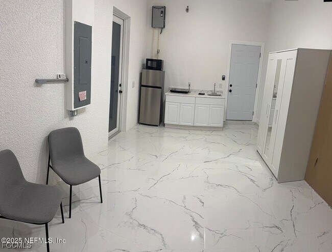 Building Photo - 1832 Lindsay St