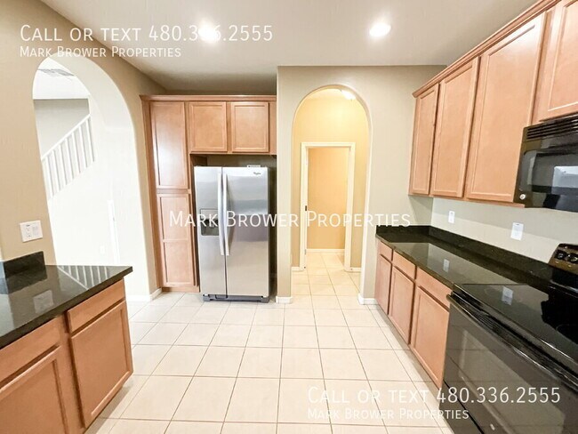 Building Photo - 3681 E Hans Dr