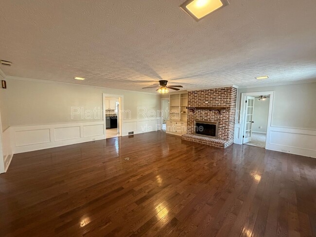 Building Photo - 2396 Hidden Ln