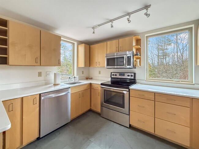 Building Photo - 15 Gile Dr