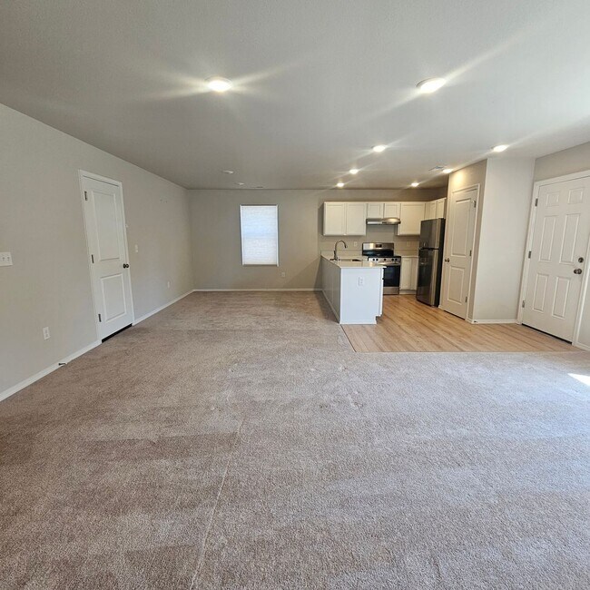 Building Photo - Move-In Ready 4 Bed, 2.5 Bath Home in Desirable Port Orchard Neighborhood