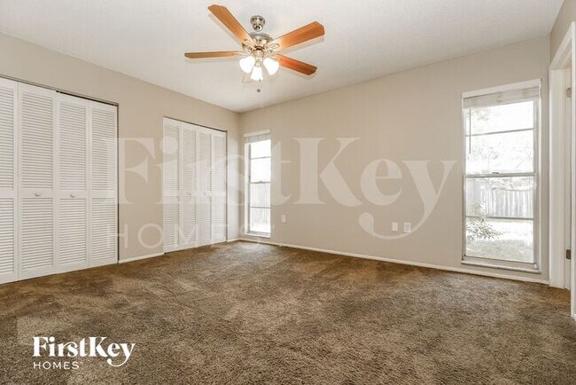 Building Photo - 1794 E Groveleaf Ave