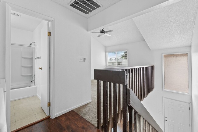 Building Photo - 1 Bedroom Townhouse With Hardwood Flooring...