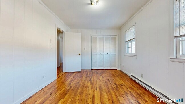 Building Photo - 107 Chestnut St