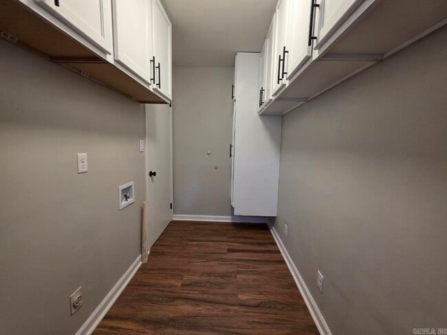 Building Photo - 109 S Longfield Ave